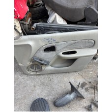 Clio-2 Sağ Ön Kapı Döşemesi