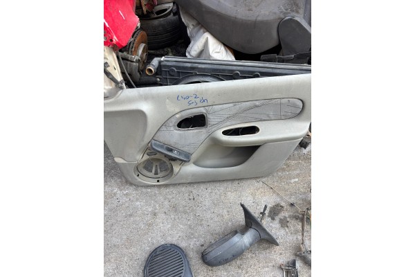 Clio-2 Sağ Ön Kapı Döşemesi