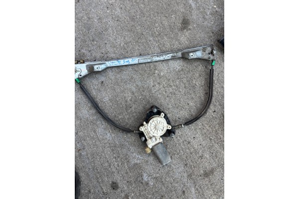 Clio-2 Sağ Ön Cam Krikosu