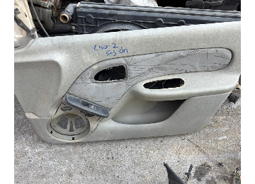 Clio-2 Sağ Ön Kapı Döşemesi